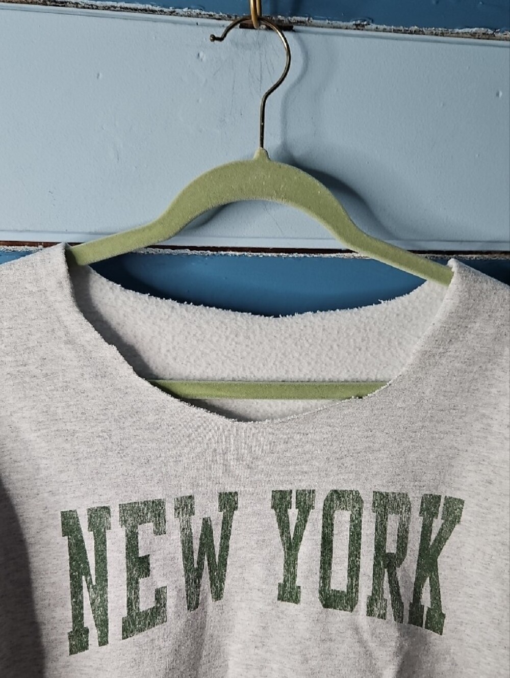 Women's Light Gray 'New York' Pullover Sweatshirt Medium - Picture 2 of 7